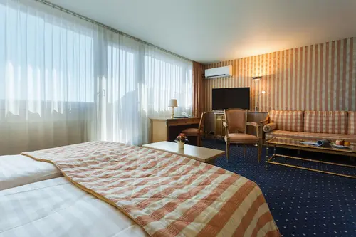 Hotel Continental, Room