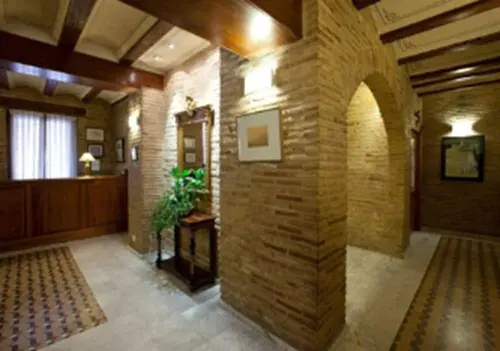 Ad Hoc Monumental Hotel, Reception