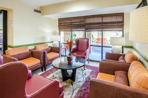 Quality Inn Tanglewood, Lobby