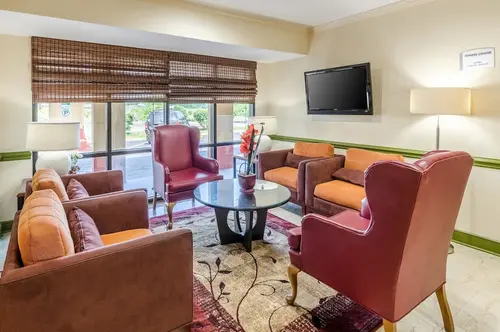 Quality Inn Tanglewood, Lobby