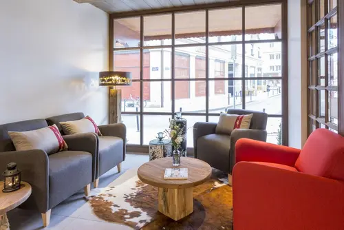 Hotel Edelweiss, Reception