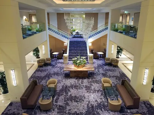 Hilton Los Angeles Airport, Lobby