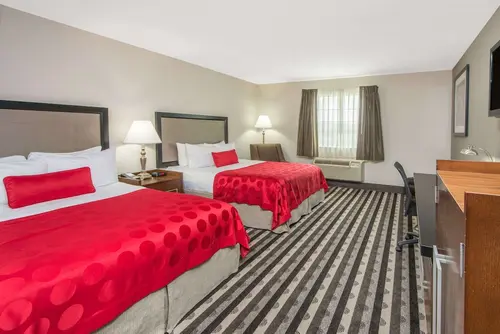 Ramada by Wyndham Springfield North, Room