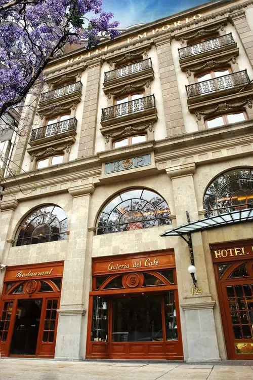 Emporio Reforma, Front of property