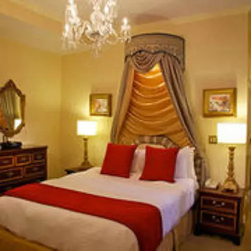 Fitzpatrick Grand Central, Room