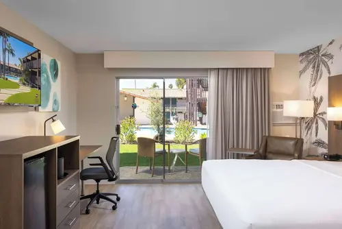 Best Western Plus Pepper Tree Inn, Room