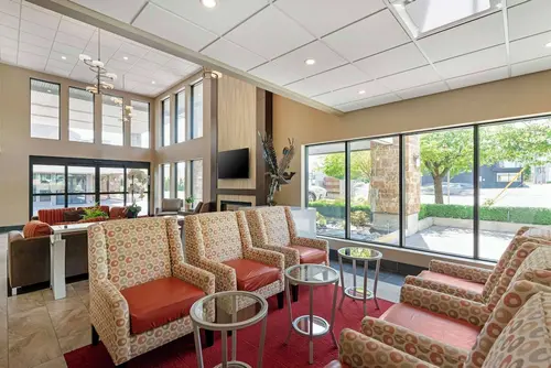 Best Western Plus Burnaby Hotel, Lobby