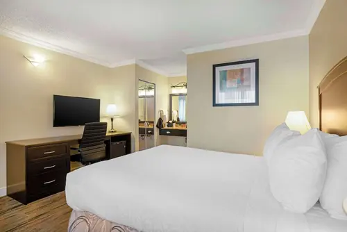 Best Western Plus Burnaby Hotel, Room