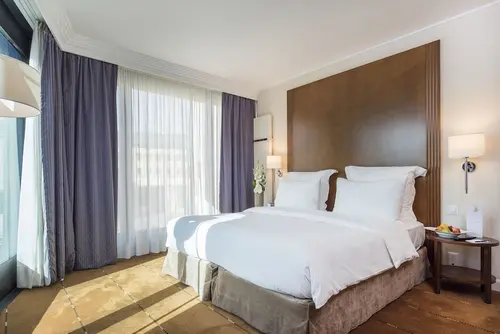 Warwick Geneva, Room