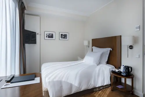 Warwick Geneva, Room