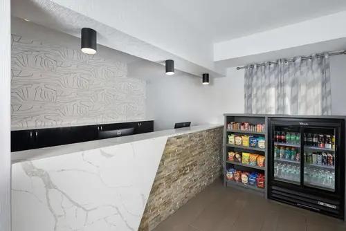Country Inn & Suites by Radisson Asheville Downtown Tunnel Road, Check-in/check-out kiosk