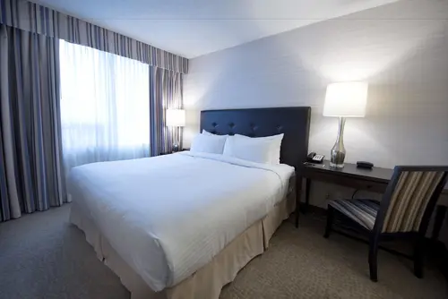 Cambridge Suites Toronto, Room