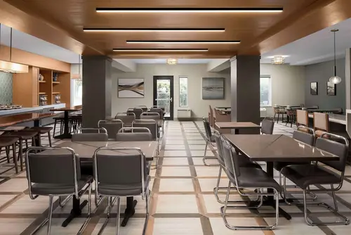 Doubletree by Hilton Salem, Breakfast area
