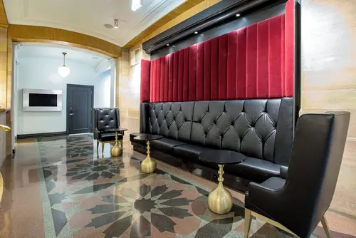 THE MIDLAND HOTEL, Chicago, a Tribute Portfolio Hotel, Lobby sitting area