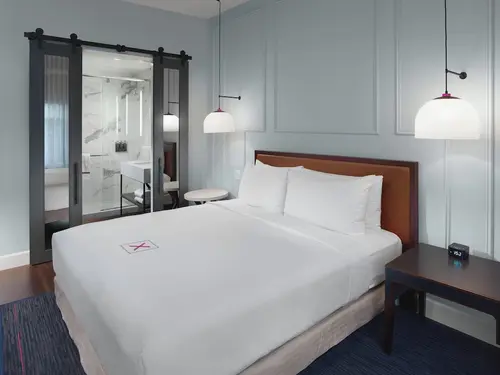 Axiom Hotel, Room