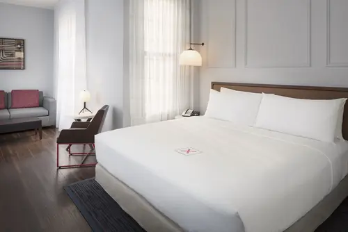 Axiom Hotel, Room