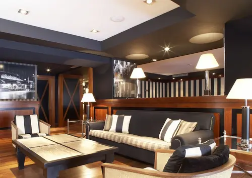 U232 Hotel, Lobby