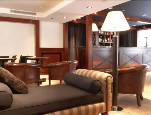 U232 Hotel, Lobby