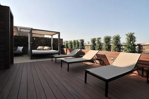 U232 Hotel, Living area
