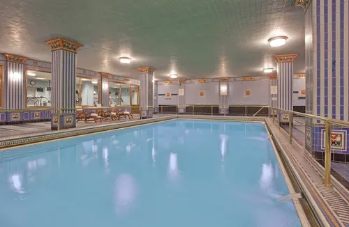 Biltmore Los Angeles, Pool