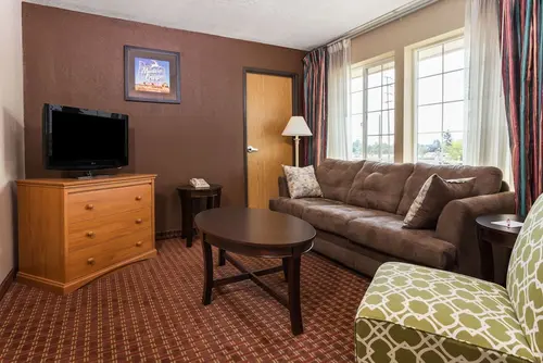 Ramada by Wyndham Portland, Room