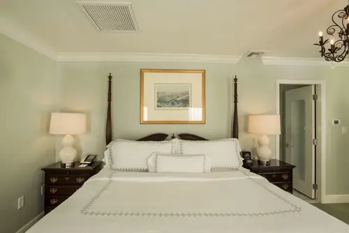 Bienville House, Room