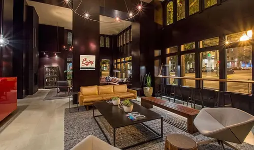 Hotel Max, Lobby