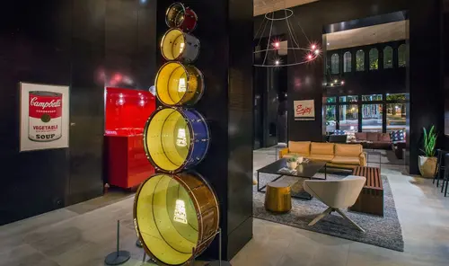 Hotel Max, Lobby