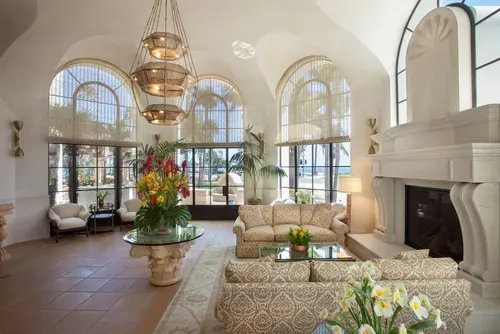 Santa Barbara Inn, Lobby