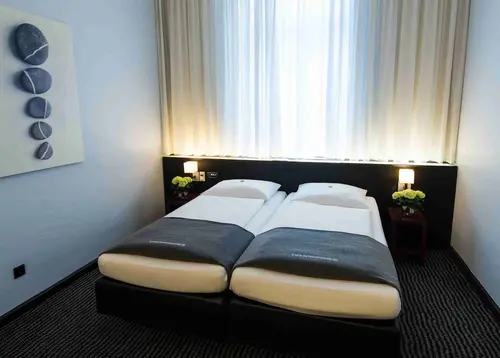 Concorde Hotel, Primary image