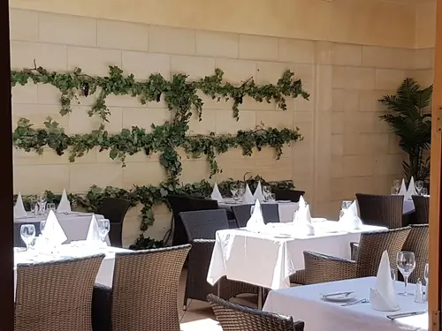 Plymouth International, Restaurant