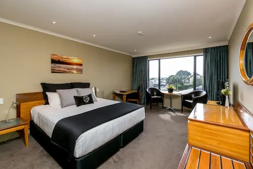 Plymouth International, Room