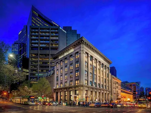 Batman’s Hill on Collins, Exterior