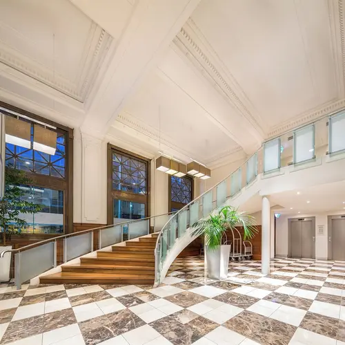 Batman’s Hill on Collins, Reception