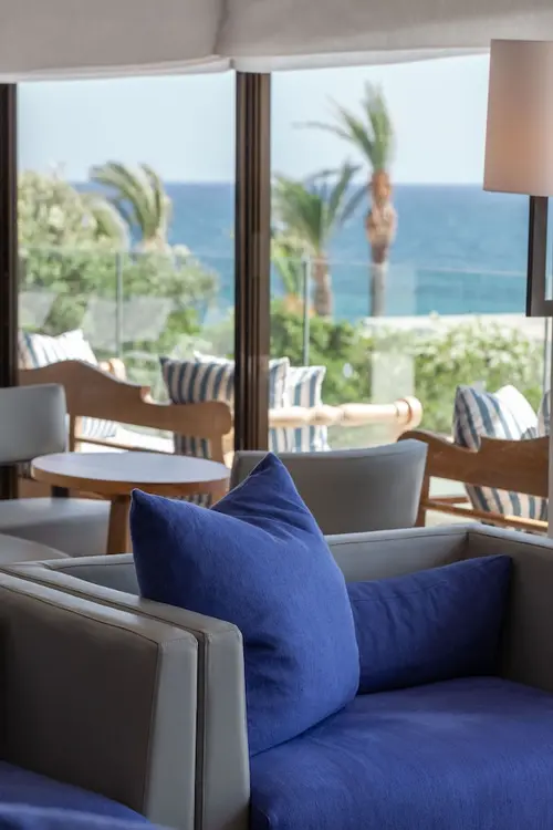 Almyra, Lobby lounge