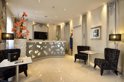 Hotel Renoir, Reception