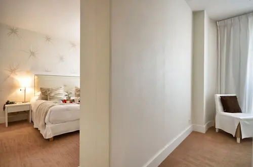 Hotel Renoir, Room