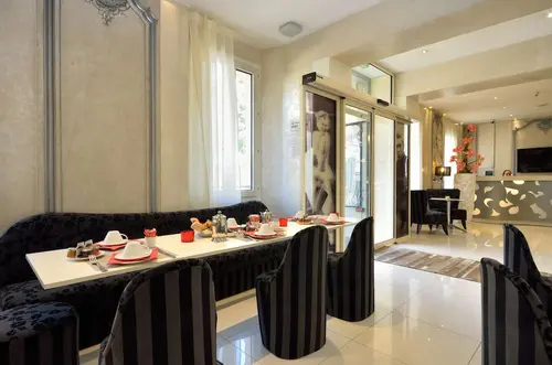 Hotel Renoir, Breakfast area