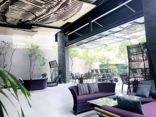 Mercure Surabaya Grand Miram, Lobby lounge