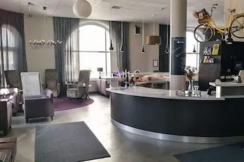 Home Hotel Post, Lobby