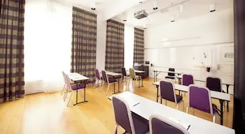 Home Hotel Post, Business center