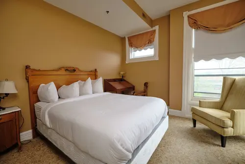 The Inn on Ferry Street, Room