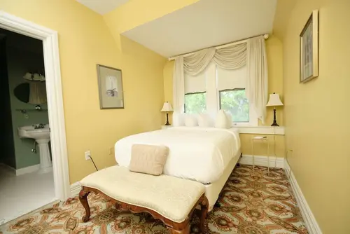 The Inn on Ferry Street, Room
