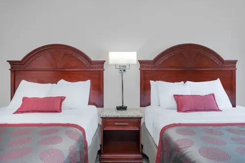 Ramada by Wyndham Minneapolis Golden Valley, Room