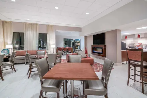 Ramada by Wyndham Minneapolis Golden Valley, Lobby