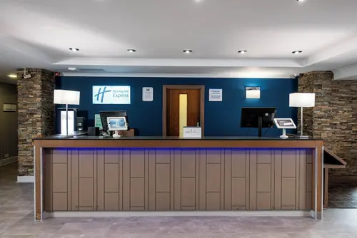 Holiday Inn Express Edinburgh Airport by IHG, Reception