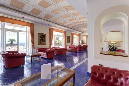 Lloyd's Baia Hotel, Lobby sitting area