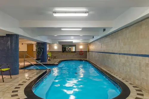 Ramada Plaza by Wyndham Montreal, Pool