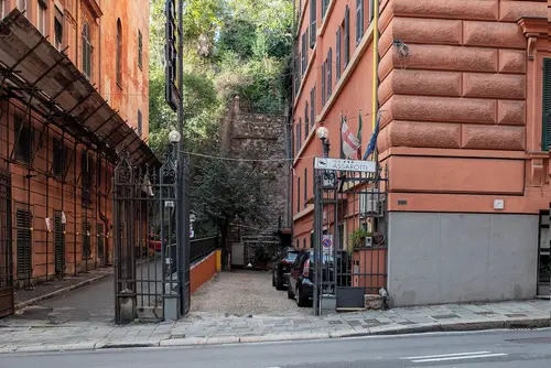 Hotel Assarotti, Parking