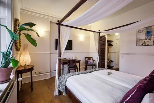 66 Guldsmeden, Room